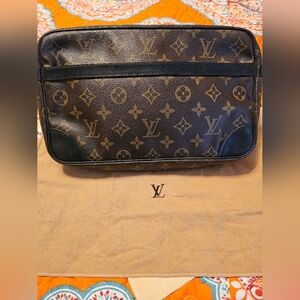 LOUIS VUITTON Compiegne 28 Clutch Bag